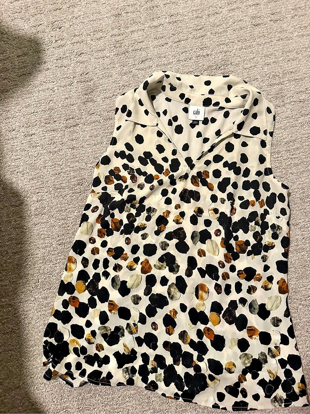 Cabi Style 3989 Sleeveless Blouse Animal Print Blouse in White & Black Size